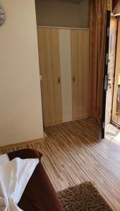 Postel nebo postele na pokoji v ubytování YANNIS GUEST HOUSE
