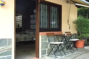 A patio or other outdoor area at Monolocali In Casa Con Giardino Bellagio