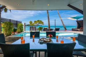 Bazén v ubytování Dreambeach 2-villas nebo v jeho okolí