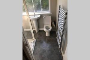 Vonios kambarys apgyvendinimo įstaigoje Bangor Home from Home 2bed house