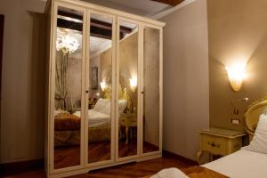 a room with a glass door leading to a bedroom at Cà dell'arte Suite in Venice