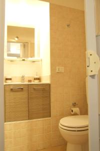 A bathroom at Monolocali In Casa Con Giardino Bellagio