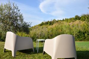 A garden outside La Silvana B&B