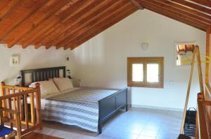 a bedroom with a large bed in a room at Kalokairi Cottage in Skopelos Town