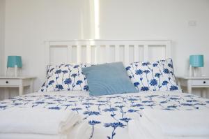 A bed or beds in a room at La Silvana B&B