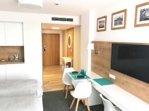 Telewizja i/lub zestaw kina domowego w obiekcie 6 piętro Seaside