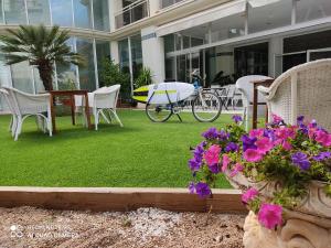 Vonkajšia záhrada v ubytovaní Hotel & Apartaments Thalassa Sport & Spa