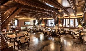 En restaurant eller et spisested på Alpen Hotel Corona