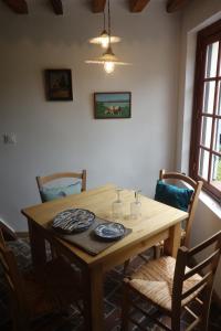 Posezení v ubytování Le cottage du Coudray, gîte avec chalet sauna + 25 fotografií