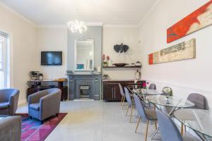 Posezení v ubytování 4 on Varneys Guest House