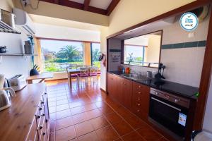 Una cocina o kitchenette en Casas do Termo