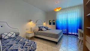 Кровать или кровати в номере La Marea - Appartamento panoramico Amalfi