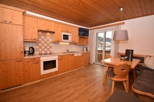 A kitchen or kitchenette at Alpine Active Weitgasser