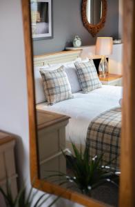 a bedroom with a bed and a mirror at The Green Leaf Apartment in Bath