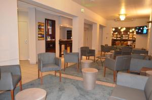 Lounge oder Bar in der Unterkunft Hôtel Aneto