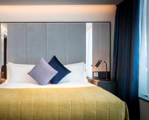 Postel nebo postele na pokoji v ubytování Marlin Hotel Stephens Green
