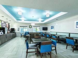 Restaurace v ubytování La Quinta by Wyndham Conroe