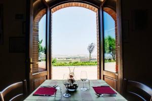 a table with red napkins and wine glasses in front of a window at I Dolci Grappoli in Larino +68 photos