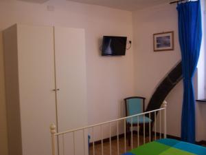 TV a/nebo společenská místnost v ubytování B&B Archi di Borgolungo