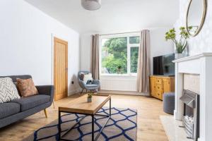 אזור ישיבה ב-LOOK at the Views - Huddersfield Haven Sleeps 6