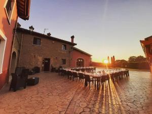 a group of tables and chairs in front of a building at Agriturismo Podere Del Lepre in San Quirico