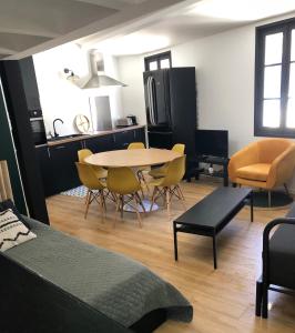Kuchyň nebo kuchyňský kout v ubytování studio Cassis Rastit
