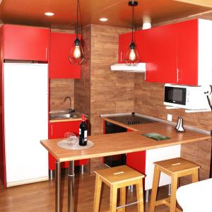 A kitchen or kitchenette at Sea Friendly Holiday Home