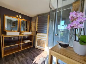 Fotografie z fotogalerie ubytování Shanti Nilayam v destinaci Frayssines + 8 fotografií