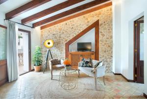 TV a/nebo společenská místnost v ubytování Petit Caimari - Turismo de interior