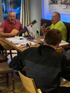 Goście zatrzymujący się w obiekcie Pension Sunnseitn - Gasthof - Café - Weinkeller