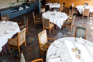 Restauracja lub miejsce do jedzenia w obiekcie Oca Vila de Allariz Hotel Balneario