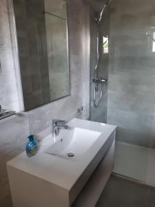 Kúpeľňa v ubytovaní Apartment Lizzi.