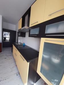 Kuchyňa alebo kuchynka v ubytovaní Žlutý apartmán A6 v Chomutově
