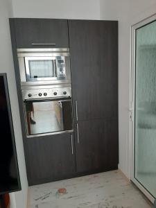 Kuchyňa alebo kuchynka v ubytovaní Žlutý apartmán A6 v Chomutově
