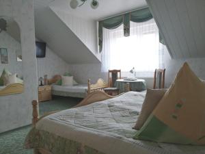 Een bed of bedden in een kamer bij Pensjonat Christel