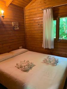 A bed or beds in a room at Camping Aneto Még 37 kép