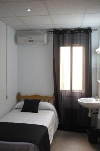 Postel nebo postele na pokoji v ubytování Hostal Europa