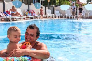 Bazén v ubytování Adriatico Family Village nebo v jeho okolí