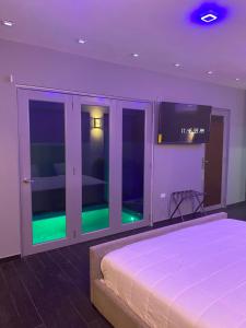 Ένα ή περισσότερα κρεβάτια σε δωμάτιο στο Modern Pool Suite @ Pasavento in Aguadilla
