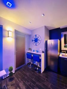Η κουζίνα ή μικρή κουζίνα στο Modern Pool Suite @ Pasavento in Aguadilla