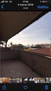 una foto di un balcone con vista su un edificio di Marina Apartments a Marina di Grosseto