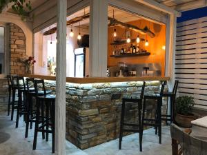 Reštaurácia alebo iné gastronomické zariadenie v ubytovaní Deep Blue Rooms & Apartments