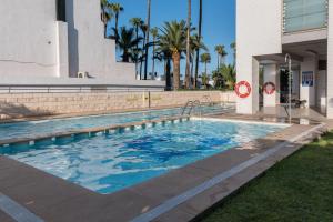 Bazén v ubytování Apartamento Lu Ambassador nebo v jeho okolí
