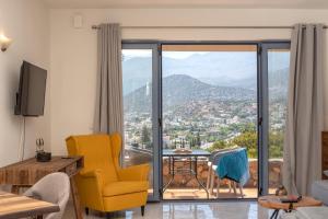 A general mountain view or a mountain view taken from A villát