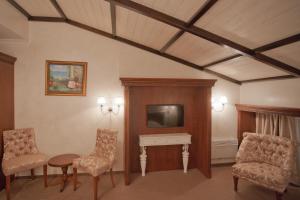 TV a/nebo společenská místnost v ubytování Orly Park-Hotel