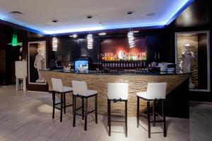 Lounge nebo bar v ubytování Orly Park-Hotel