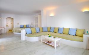 Area tempat duduk di Absolute Bliss