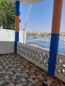 NiLe ViEW RANA NUbian Guest HOUES في أسوان: بلكونه مطله على النهر