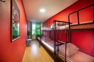 Posteľ alebo postele v izbe v ubytovaní Let's Rock Party Hostel! Age Limit From 18 until 40!