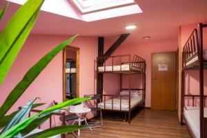 Posteľ alebo postele v izbe v ubytovaní Let's Rock Party Hostel! Age Limit From 18 until 40!